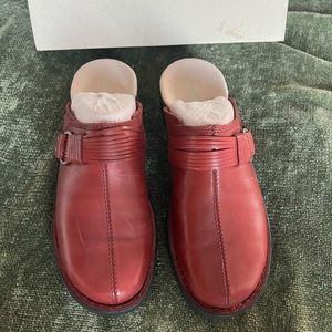 Clarks brick red leather shoe size 8 M🌺